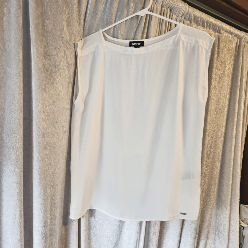 DKNY Elegant Sleeveless Top
